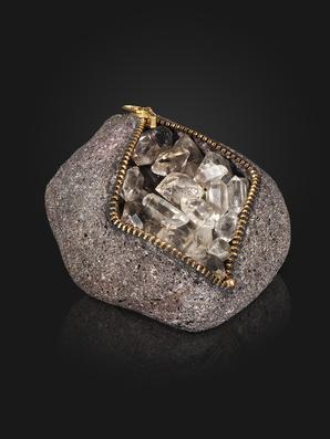 Сувенир из камня «кошелёк» с «херкимерским алмазом» (кристаллами горного хрусталя), 11,7х10,4х6,8 см