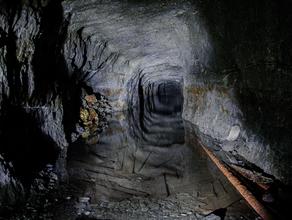 Штрек №1 молибденитового рудника. Частично затопленный штрек молибденитового (молибденового) рудника на горе Тахтарвумчорр