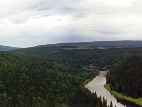 Вид на реку Усьва со скалы около Усьвенских Столбов