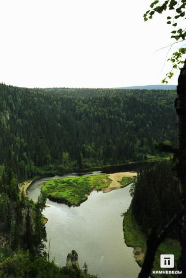 Вид на реку Усьва со скалы около Усьвенских Столбов