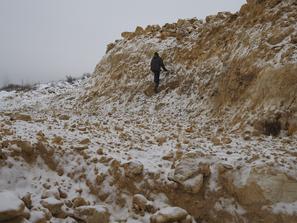 Зимний поиск на Домодедовском карьере. Домодедовский карьер зимой. Отрицательные температуры позволяют взять хрупкие образцы, рассыпающиеся в теплое время года.