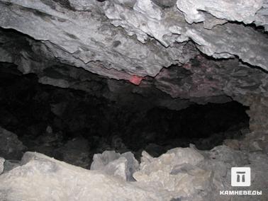 Кунгурская ледяная пещера в толщах ангидрита