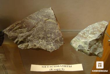 Серпентин. Метасоматические породы, сложенные преимущественно серпентинитом, из шахты Клара-I.