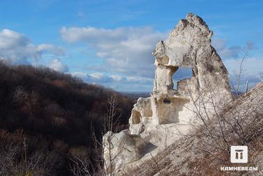 Скальная церковь в Малых Дивах. Дивногорье. Остатки скальной церкви