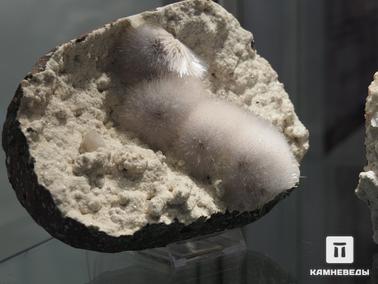 Мезолит. Мезолит на гейландите. Образец сфотографирован на выставке Mineralientage Munchen 2018 (Мюнхен, Германия)