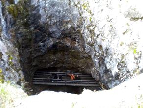 Устье шахты в мраморном каньоне Рускеала