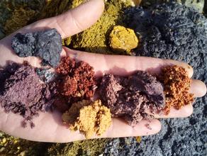 Разноцветные глины с отвалов месторождения