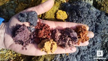 Разноцветные глины с отвалов месторождения
