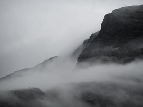 Скалы в облаках. Ловозерские тундры. Южный берег Сейдозера.