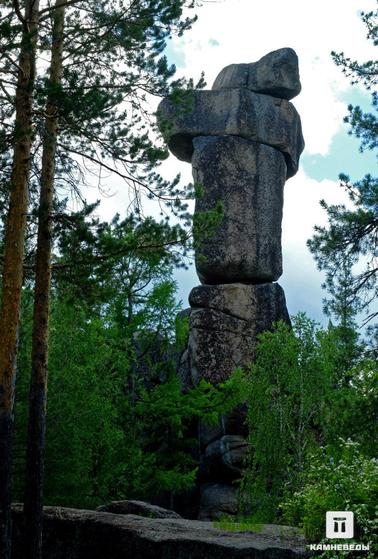 «Идол». Скальник «Идол» — один из самых известных на Олхинском плато.