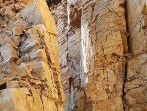 «Ущелье» в девонских известняках озера Ильмень