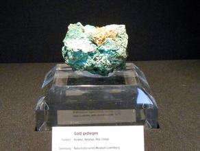 Золото. Самородное золото.
Фото сделано на минералогической выставке "Mineralientage München 2012" в Мюнхене.