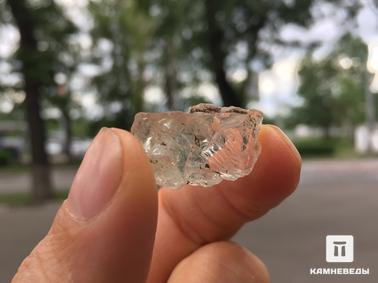 Санидин. Идеально прозрачный бесцветный фрагмент кристалла санидина.